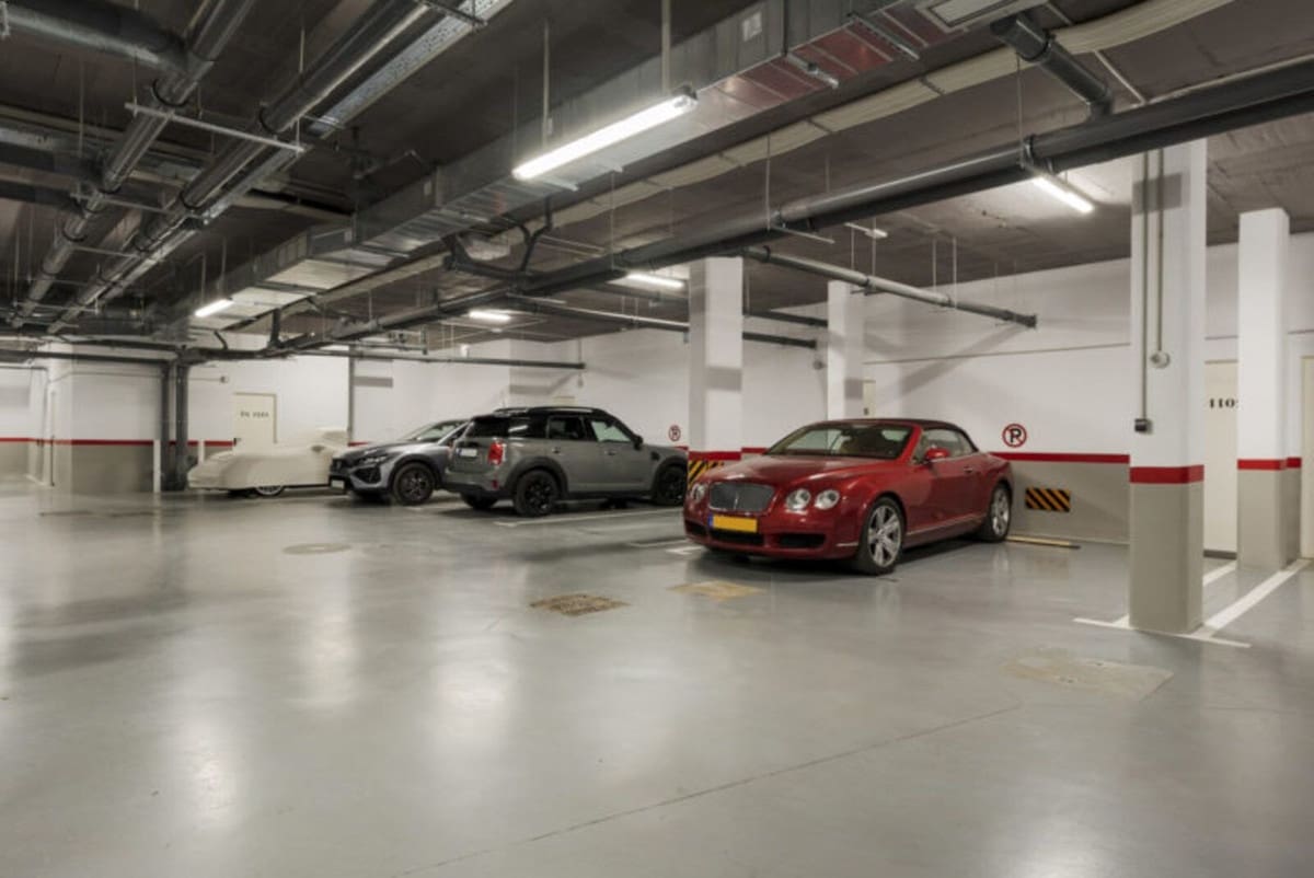 3 sypialnia Apartament na sprzedaż w Marbella z basenem garażem - 1 375 000 € (Ref: 8790215)