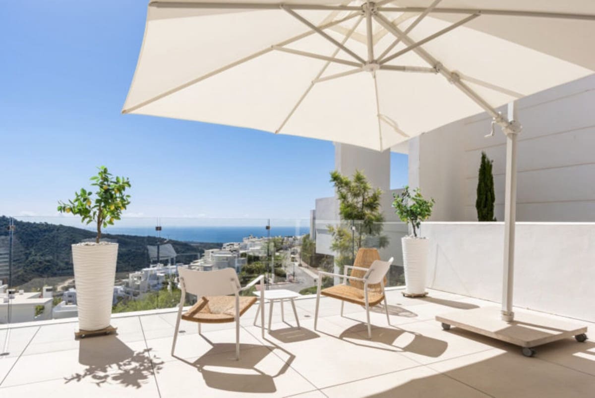 3 sypialnia Apartament na sprzedaż w Marbella z basenem garażem - 1 375 000 € (Ref: 8790215)