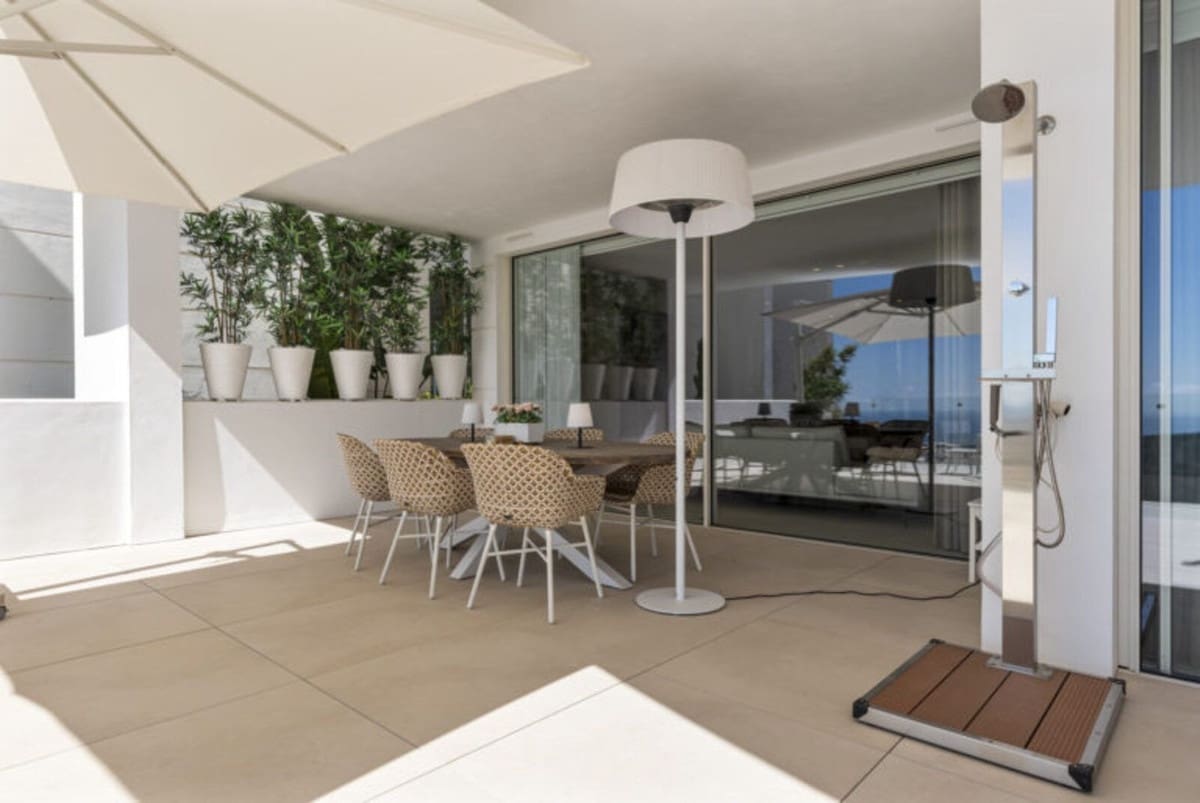 3 sypialnia Apartament na sprzedaż w Marbella z basenem garażem - 1 375 000 € (Ref: 8790215)