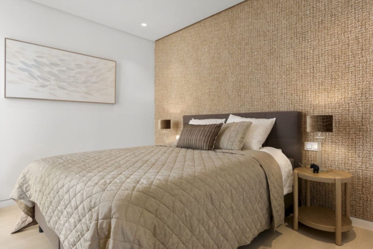 3 sypialnia Apartament na sprzedaż w Marbella z basenem garażem - 1 375 000 € (Ref: 8790215)