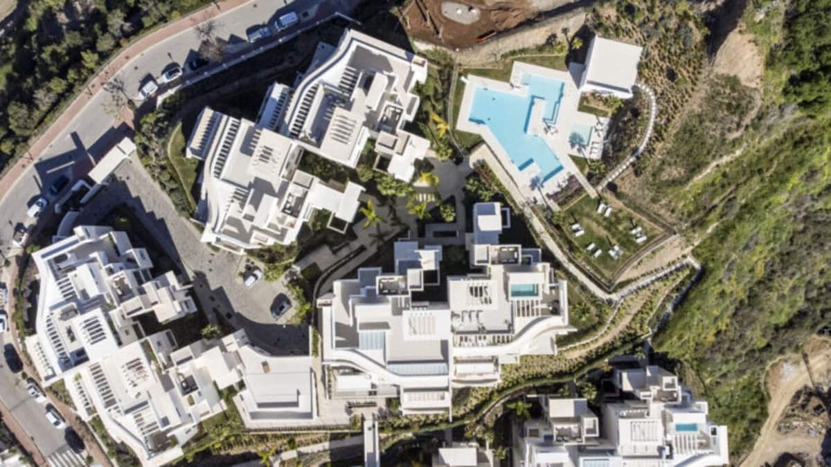 3 sypialnia Apartament na sprzedaż w Marbella z basenem garażem - 1 375 000 € (Ref: 8790215)