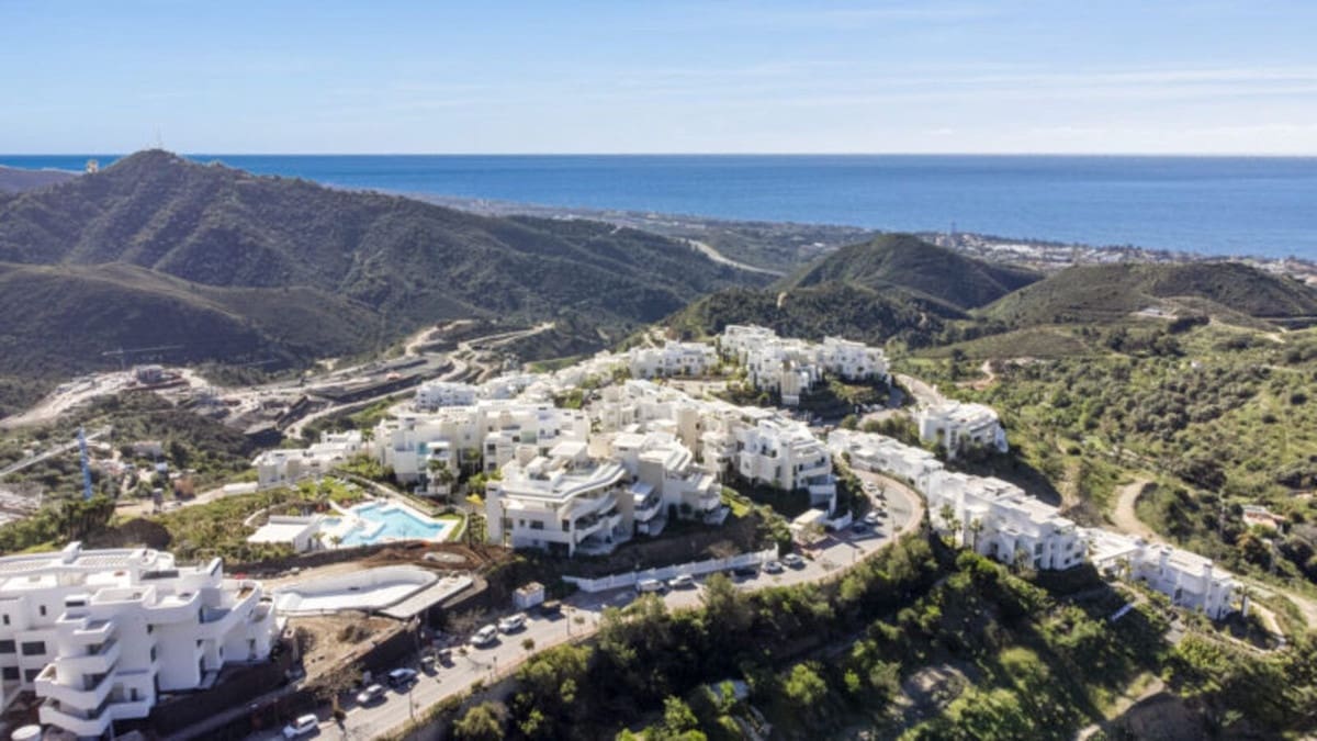 3 sypialnia Apartament na sprzedaż w Marbella z basenem garażem - 1 375 000 € (Ref: 8790215)