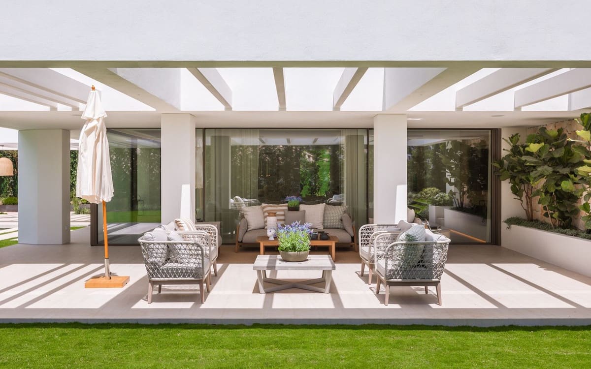 5 bedroom Villa for sale in Nueva Andalucia with pool garage - € 5,750,000 (Ref: 8796388)