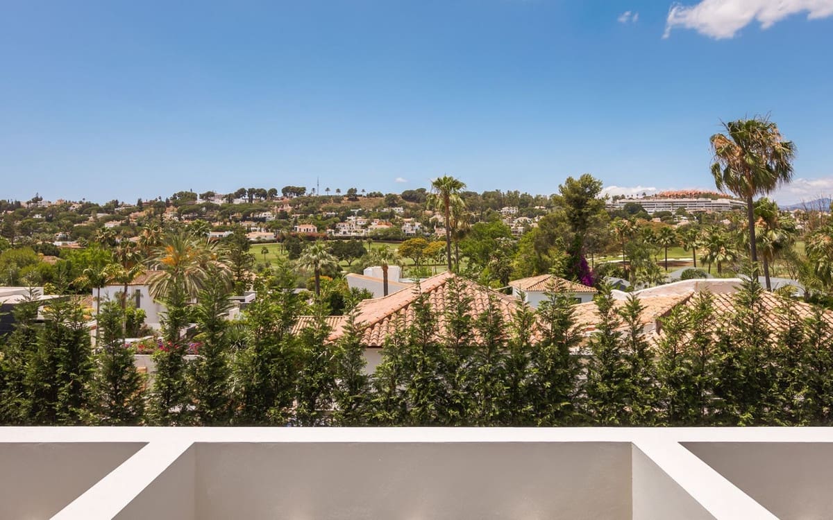 5 bedroom Villa for sale in Nueva Andalucia with pool garage - € 5,750,000 (Ref: 8796388)