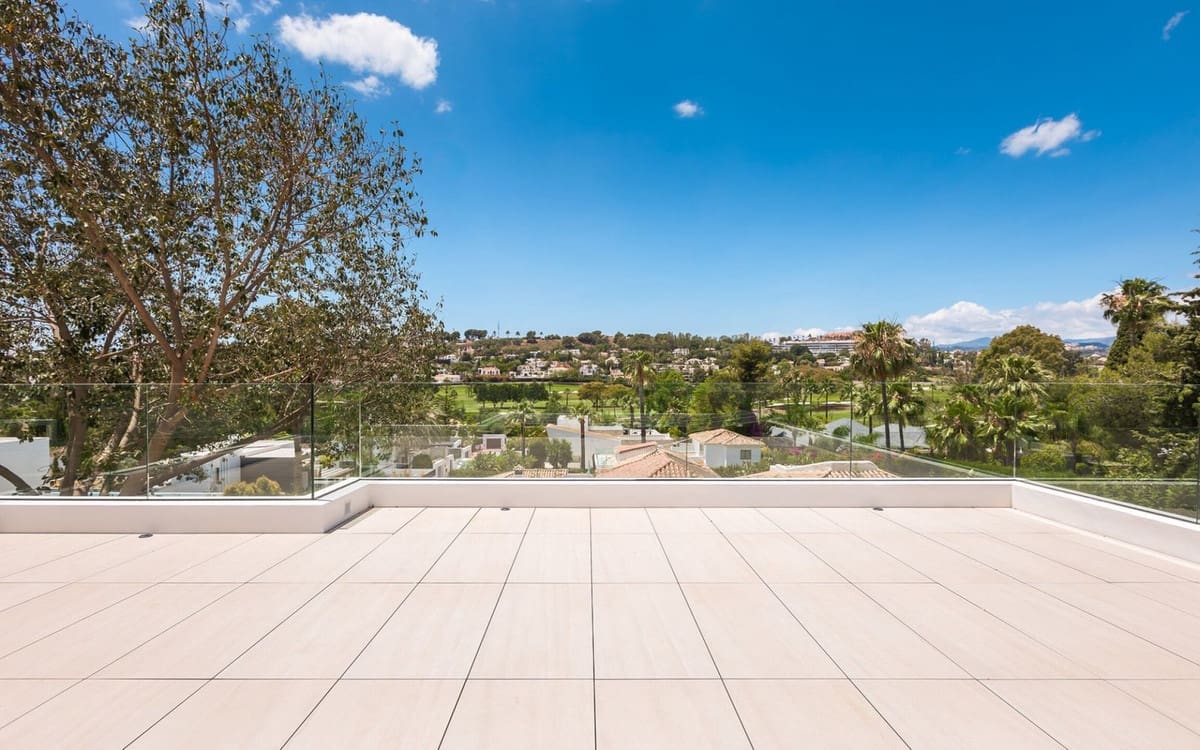 5 bedroom Villa for sale in Nueva Andalucia with pool garage - € 5,750,000 (Ref: 8796388)