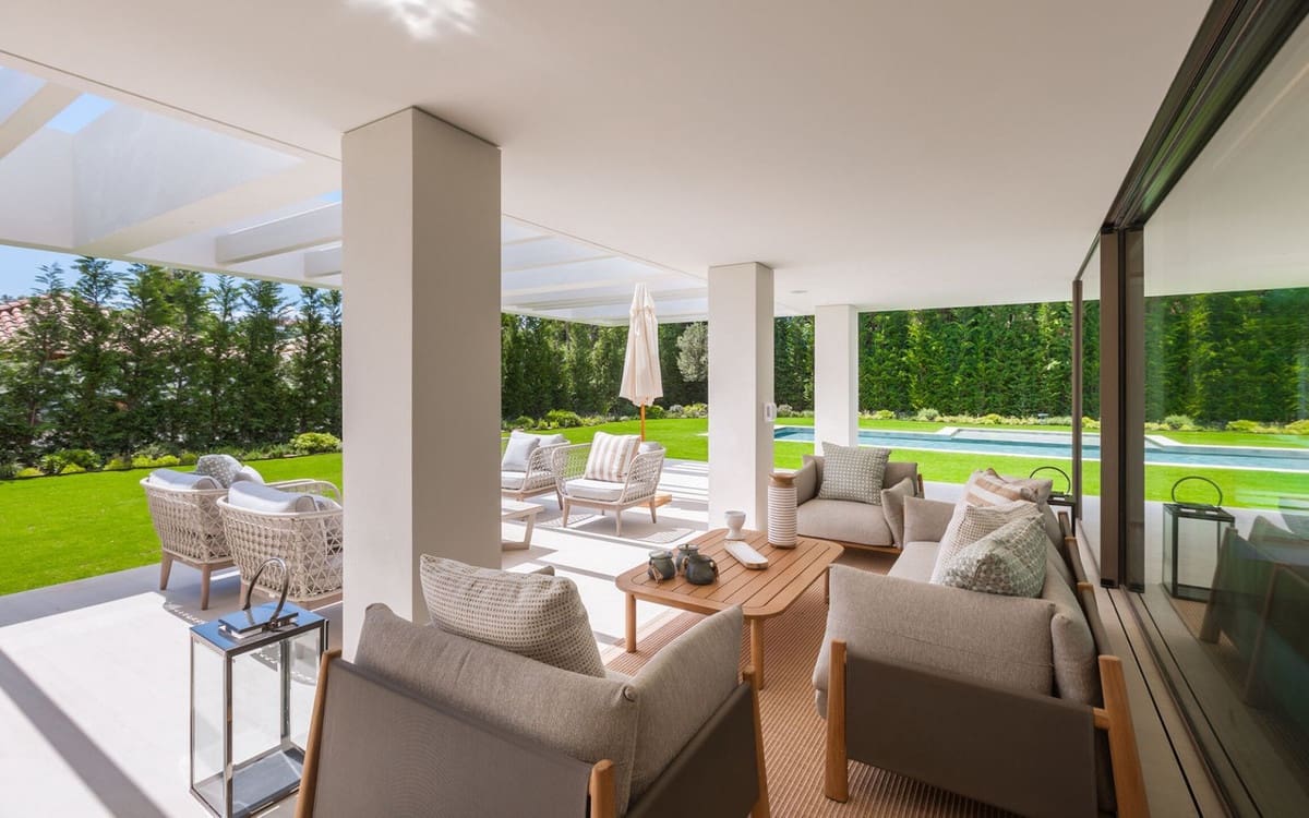 5 bedroom Villa for sale in Nueva Andalucia with pool garage - € 5,750,000 (Ref: 8796388)