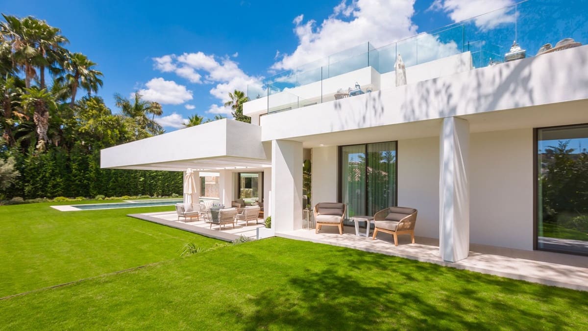 5 bedroom Villa for sale in Nueva Andalucia with pool garage - € 5,750,000 (Ref: 8796388)