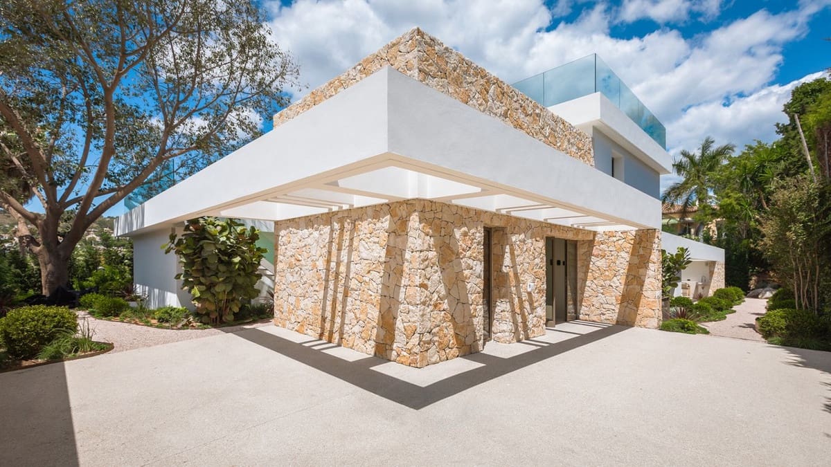 5 bedroom Villa for sale in Nueva Andalucia with pool garage - € 5,750,000 (Ref: 8796388)