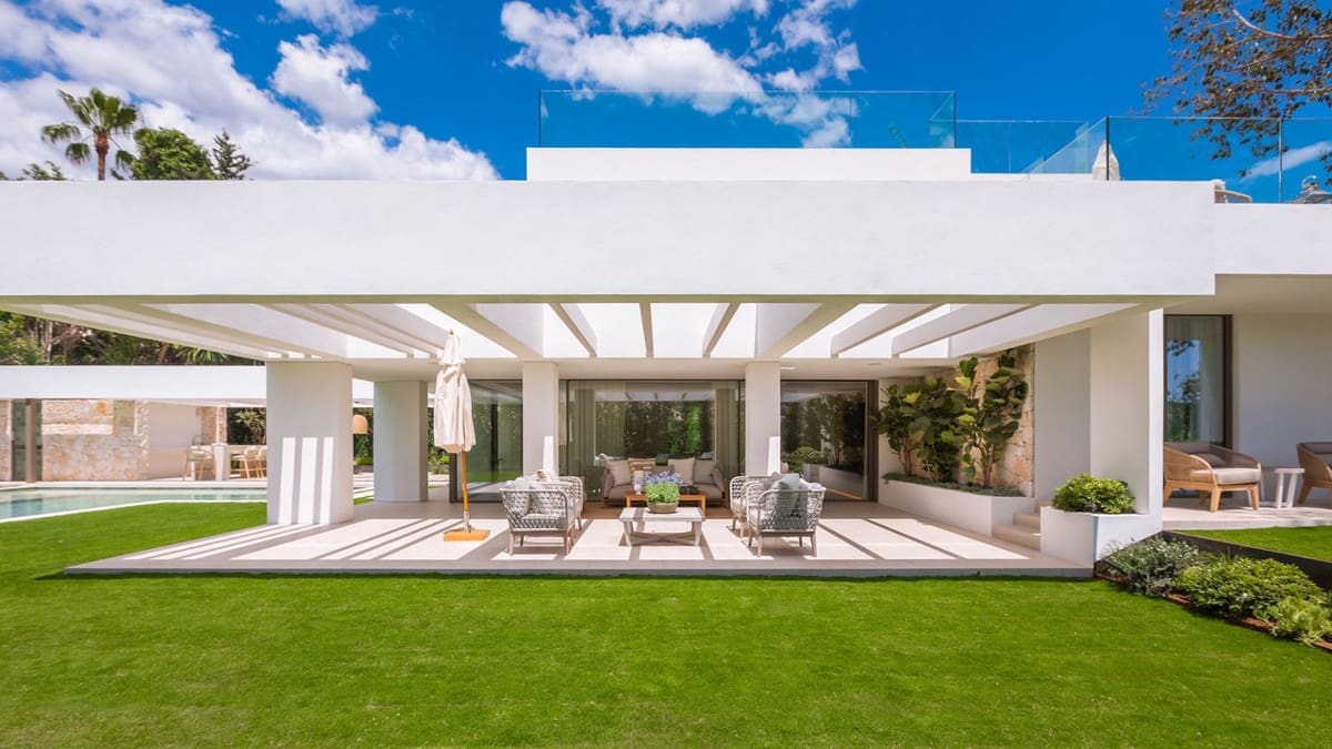 5 bedroom Villa for sale in Nueva Andalucia with pool garage - € 5,750,000 (Ref: 8796388)