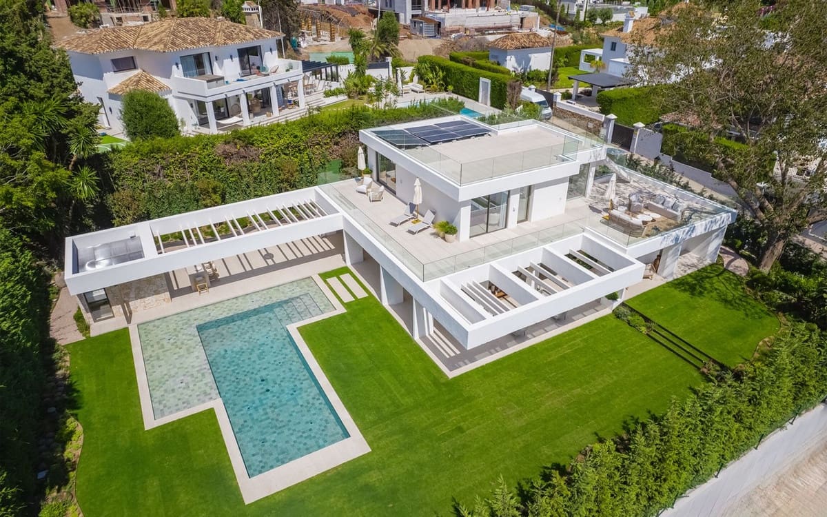 5 bedroom Villa for sale in Nueva Andalucia with pool garage - € 5,750,000 (Ref: 8796388)