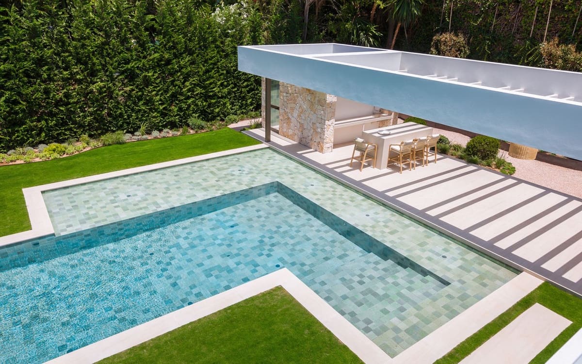 5 bedroom Villa for sale in Nueva Andalucia with pool garage - € 5,750,000 (Ref: 8796388)