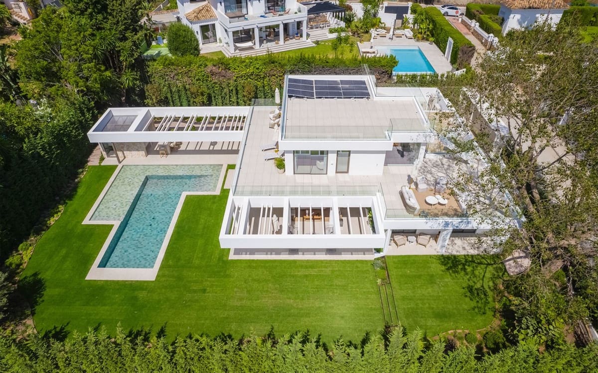 5 bedroom Villa for sale in Nueva Andalucia with pool garage - € 5,750,000 (Ref: 8796388)