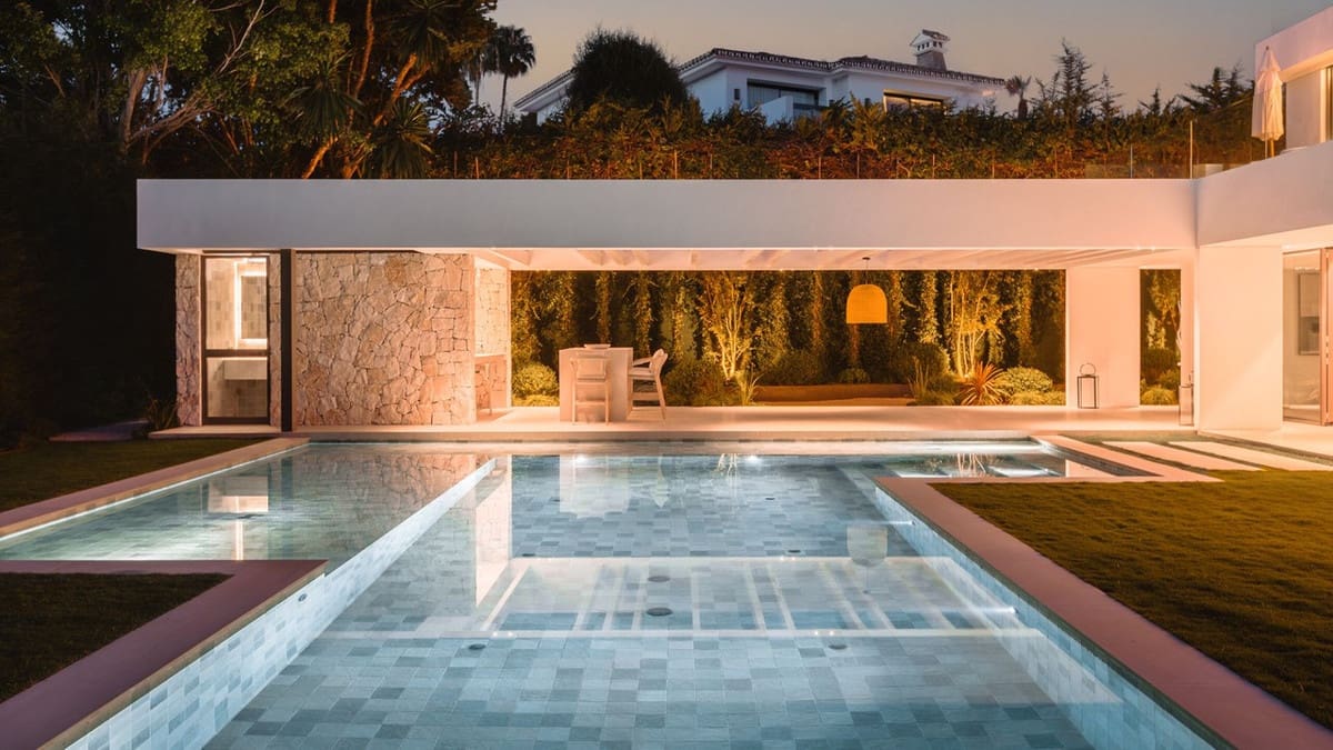 5 bedroom Villa for sale in Nueva Andalucia with pool garage - € 5,750,000 (Ref: 8796388)