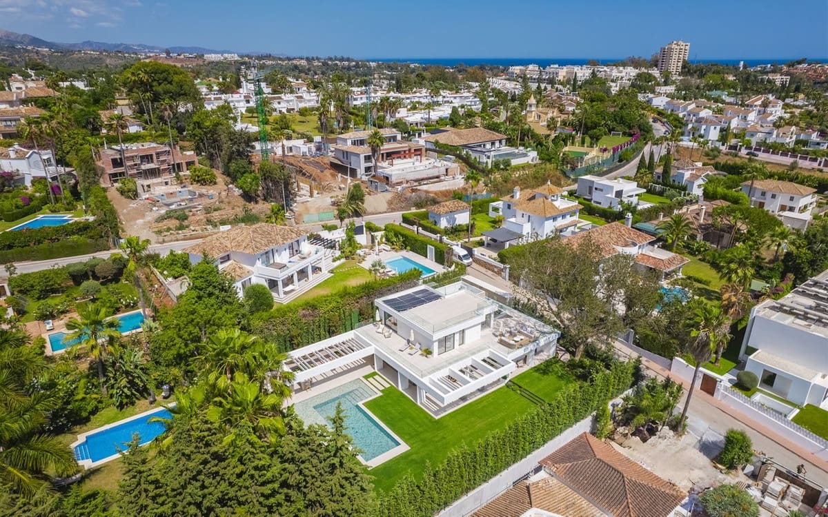 5 bedroom Villa for sale in Nueva Andalucia with pool garage - € 5,750,000 (Ref: 8796388)