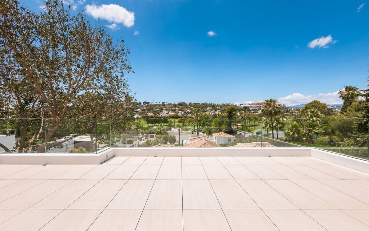 Chalet de 5 habitaciones en Nueva Andalucia en venta con piscina garaje - 5.750.000 € (Ref: 8796388)