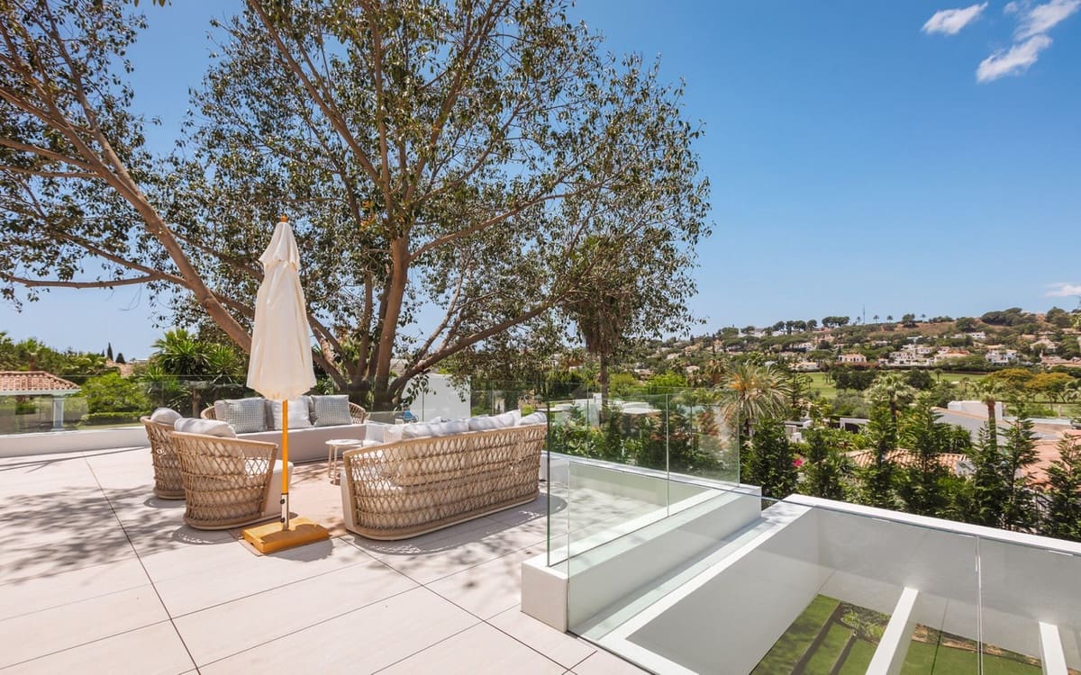 Chalet de 5 habitaciones en Nueva Andalucia en venta con piscina garaje - 5.750.000 € (Ref: 8796388)