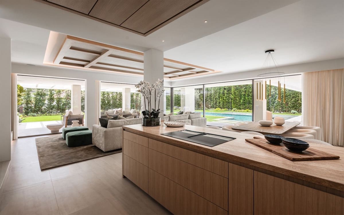 Chalet de 5 habitaciones en Nueva Andalucia en venta con piscina garaje - 5.750.000 € (Ref: 8796388)