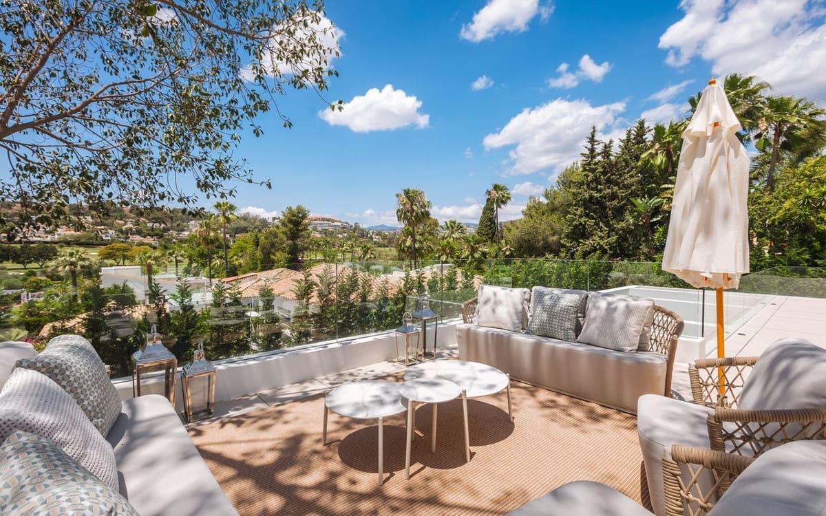 Chalet de 5 habitaciones en Nueva Andalucia en venta con piscina garaje - 5.750.000 € (Ref: 8796388)