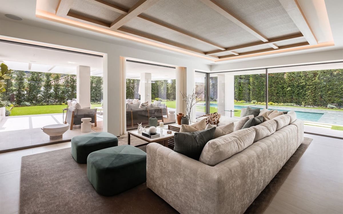 Chalet de 5 habitaciones en Nueva Andalucia en venta con piscina garaje - 5.750.000 € (Ref: 8796388)