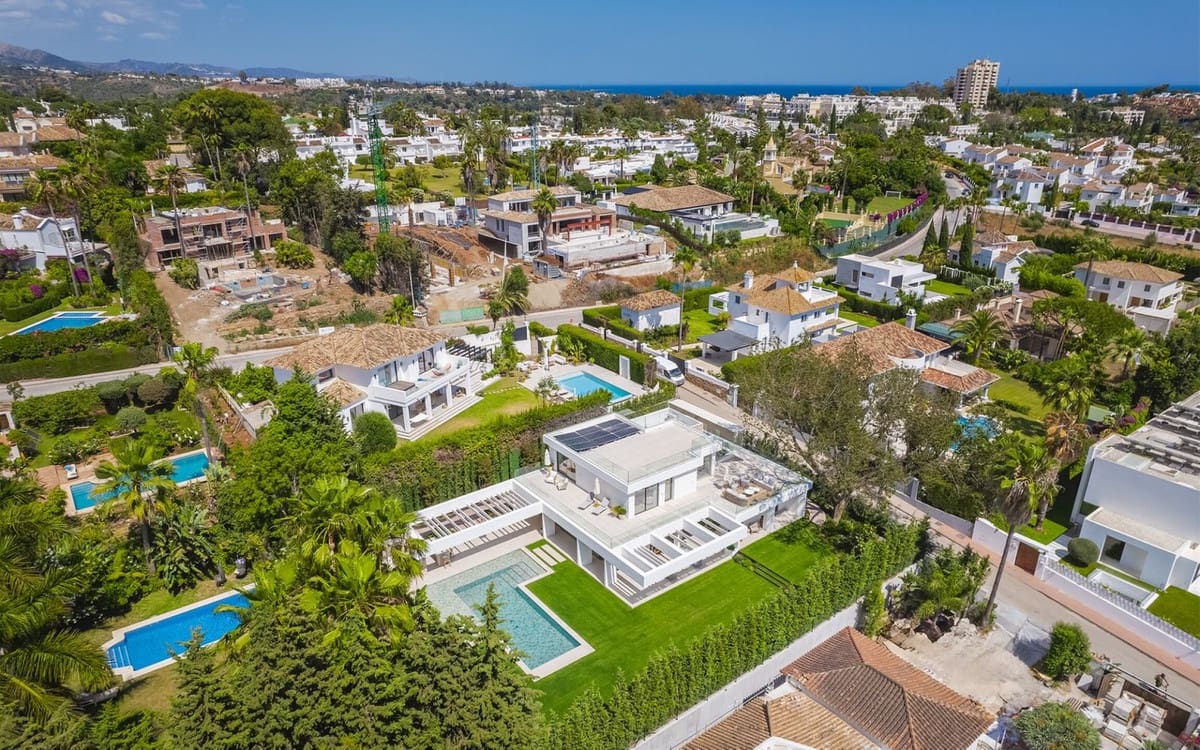 Chalet de 5 habitaciones en Nueva Andalucia en venta con piscina garaje - 5.750.000 € (Ref: 8796388)