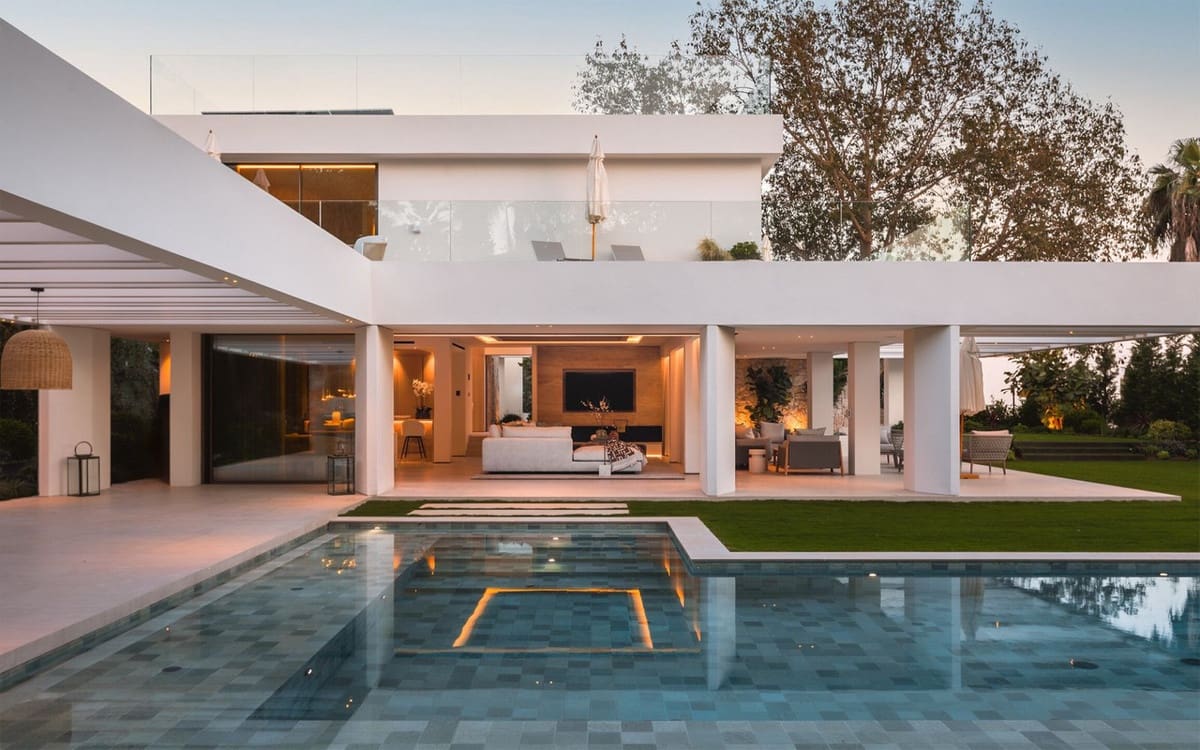 5 bedroom Villa for sale in Nueva Andalucia with pool garage - € 5,750,000 (Ref: 8796388)
