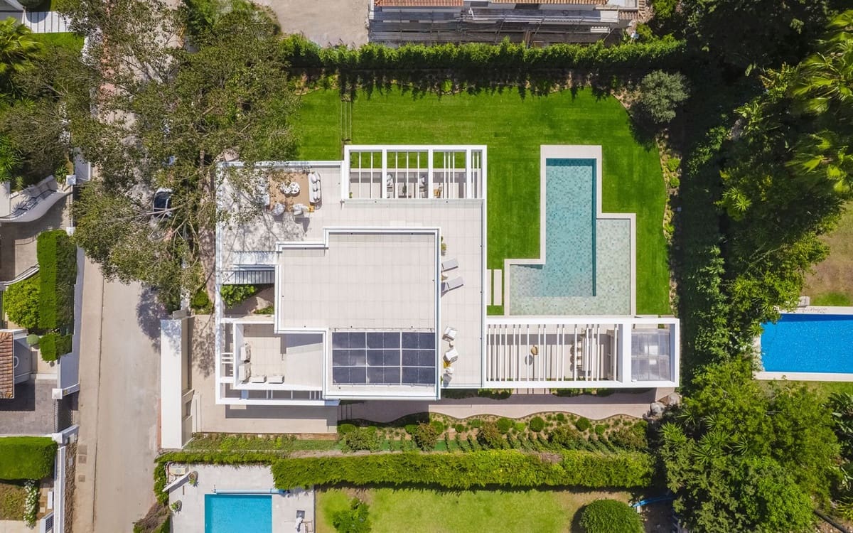 5 bedroom Villa for sale in Nueva Andalucia with pool garage - € 5,750,000 (Ref: 8796388)