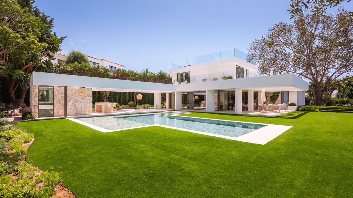 5 bedroom Villa for sale in Nueva Andalucia with pool garage - € 5,750,000 (Ref: 8796388)