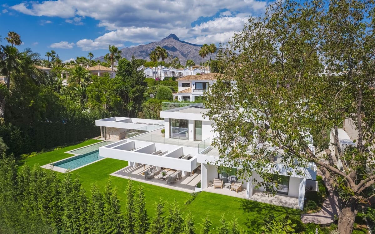 5 bedroom Villa for sale in Nueva Andalucia with pool garage - € 5,750,000 (Ref: 8796388)