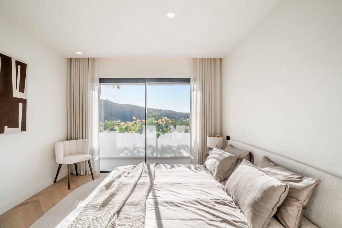 4 soverom Leilighet til salgs i La Quinta med svømmebasseng garasje - € 1 895 000 (Ref: 8796389)