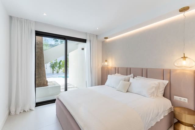 4 sypialnia Willa na sprzedaż w Marbesa, Marbella z basenem garażem - 3 669 000 € (Ref: 8796390)