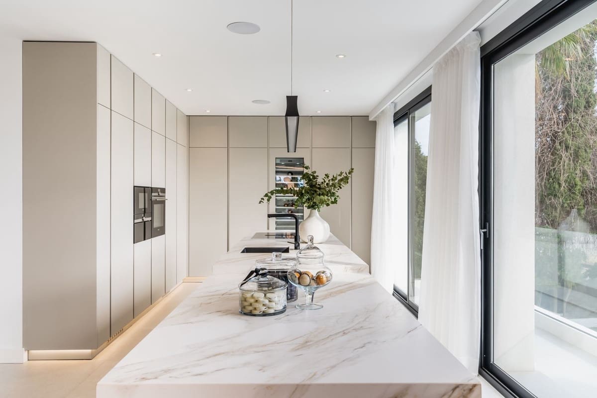 4 slaapkamer Villa te koop in Marbesa met zwembad garage - € 3.669.000 (Ref: 8796390)