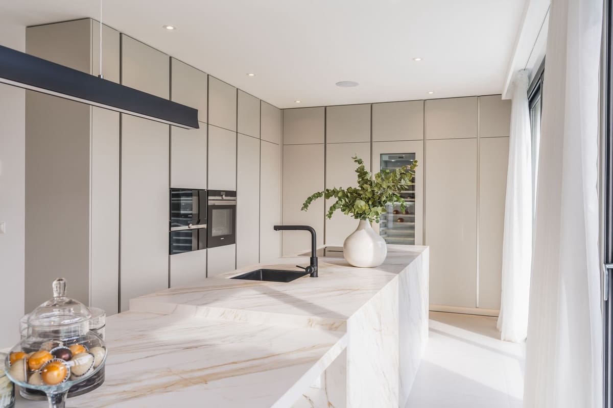 4 slaapkamer Villa te koop in Marbesa met zwembad garage - € 3.669.000 (Ref: 8796390)