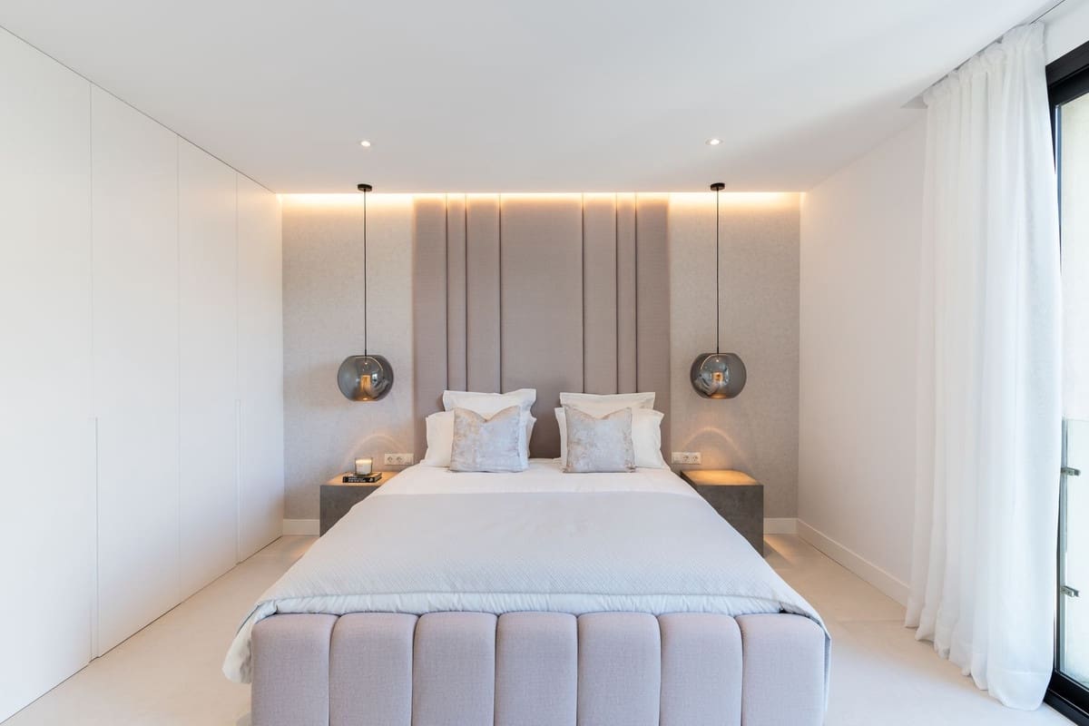 4 slaapkamer Villa te koop in Marbesa met zwembad garage - € 3.669.000 (Ref: 8796390)