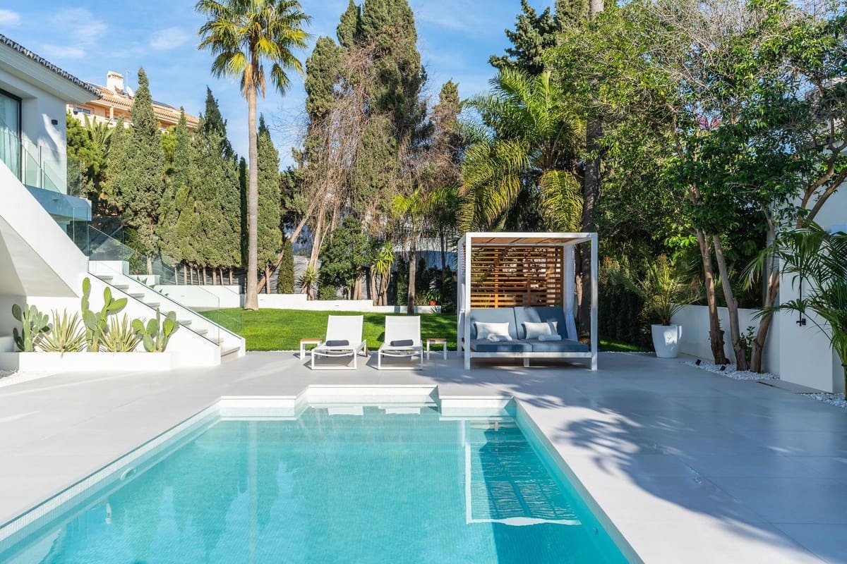 4 slaapkamer Villa te koop in Marbesa met zwembad garage - € 3.669.000 (Ref: 8796390)