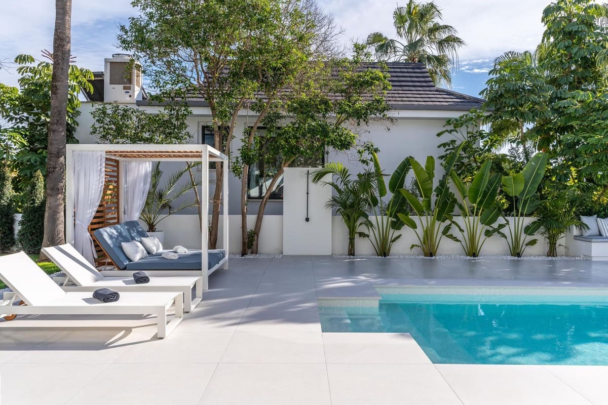 4 slaapkamer Villa te koop in Marbesa met zwembad garage - € 3.669.000 (Ref: 8796390)