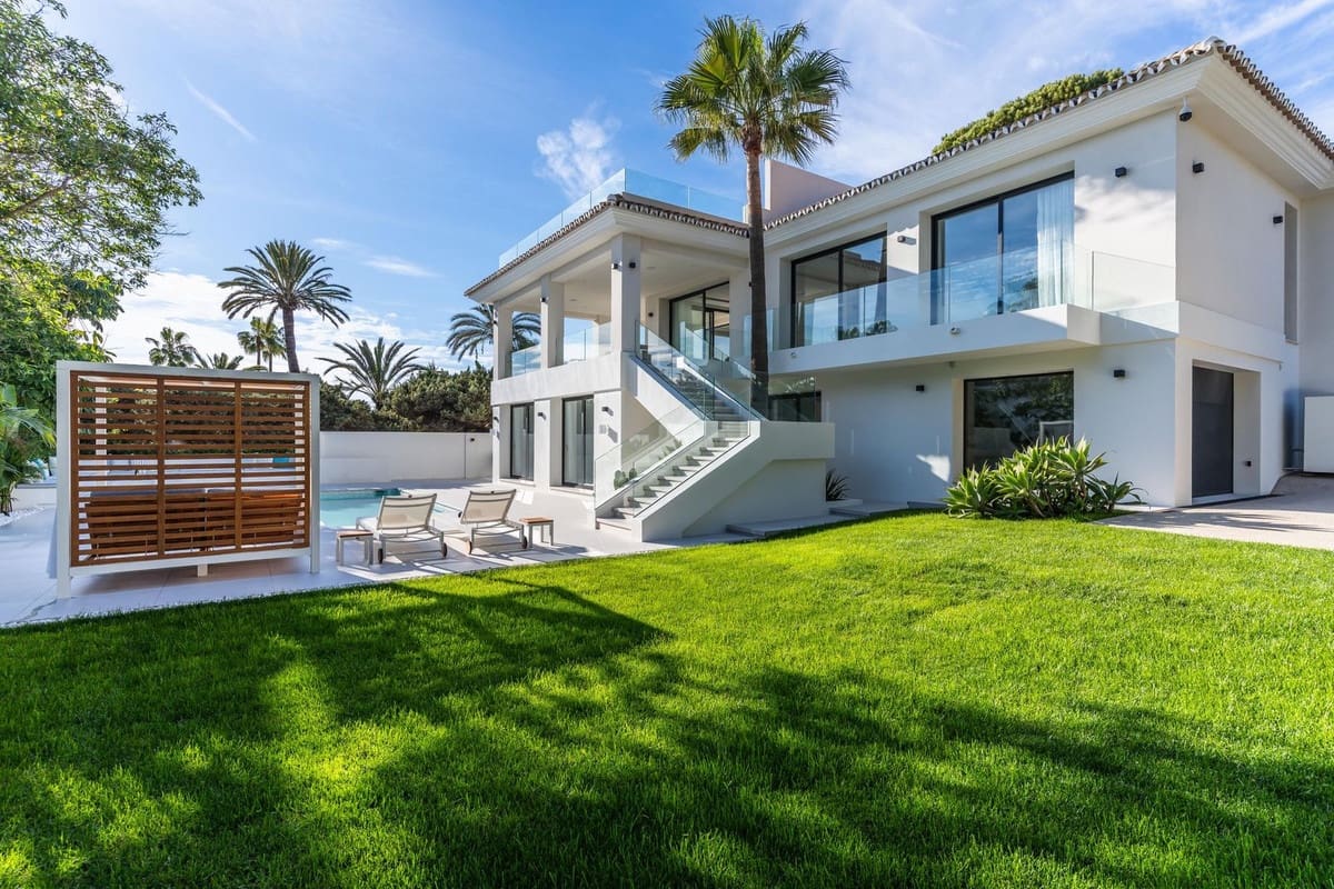 4 slaapkamer Villa te koop in Marbesa met zwembad garage - € 3.669.000 (Ref: 8796390)