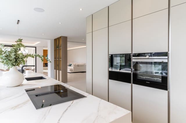 4 makuuhuone Huvila myytävänä paikassa Marbesa, Marbella mukana uima-altaan 
autotalli - 3 669 000 € (Ref: 8796390)