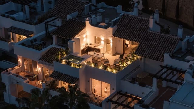 Ático de 4 habitaciones en La Quinta, Benahavís en venta con piscina garaje - 1.895.000 € (Ref: 8803285)