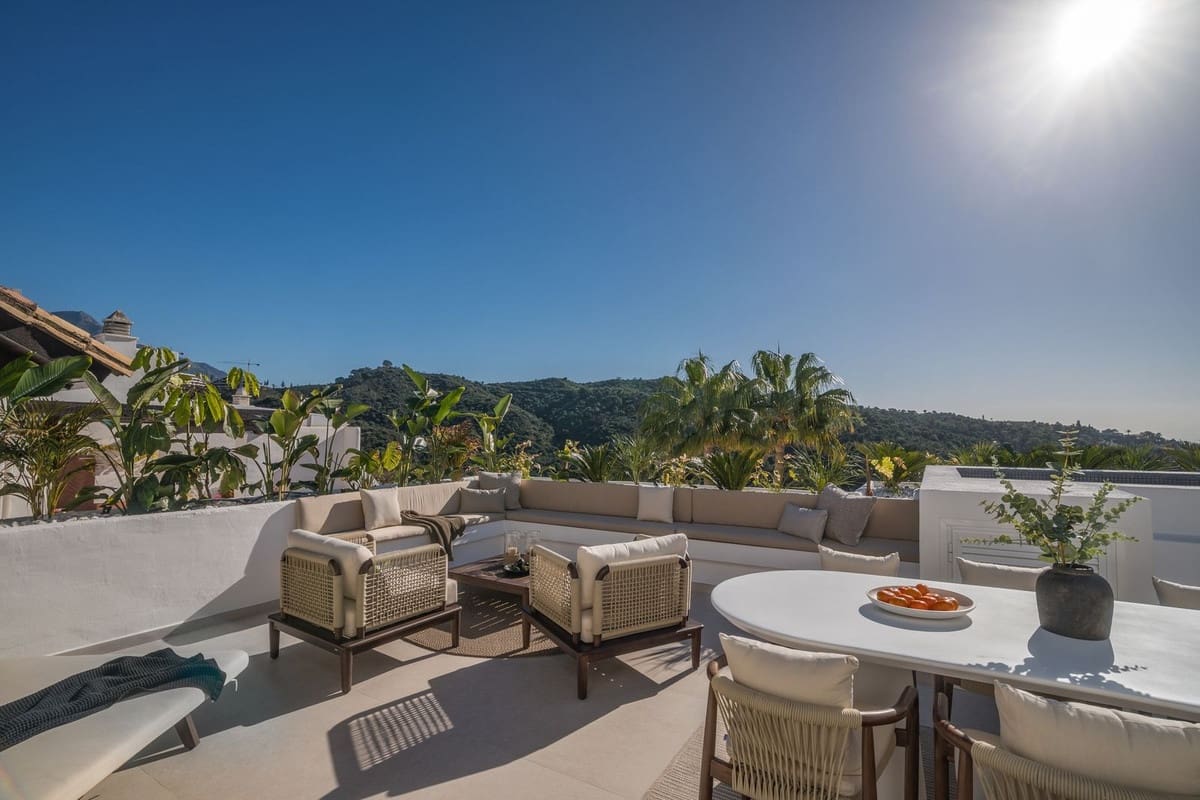 4 soveværelse Penthouse til salg i La Quinta med swimmingpool garage - € 1.895.000 (Ref: 8803285)