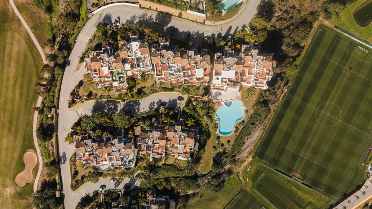 4 soveværelse Penthouse til salg i La Quinta med swimmingpool garage - € 1.895.000 (Ref: 8803285)