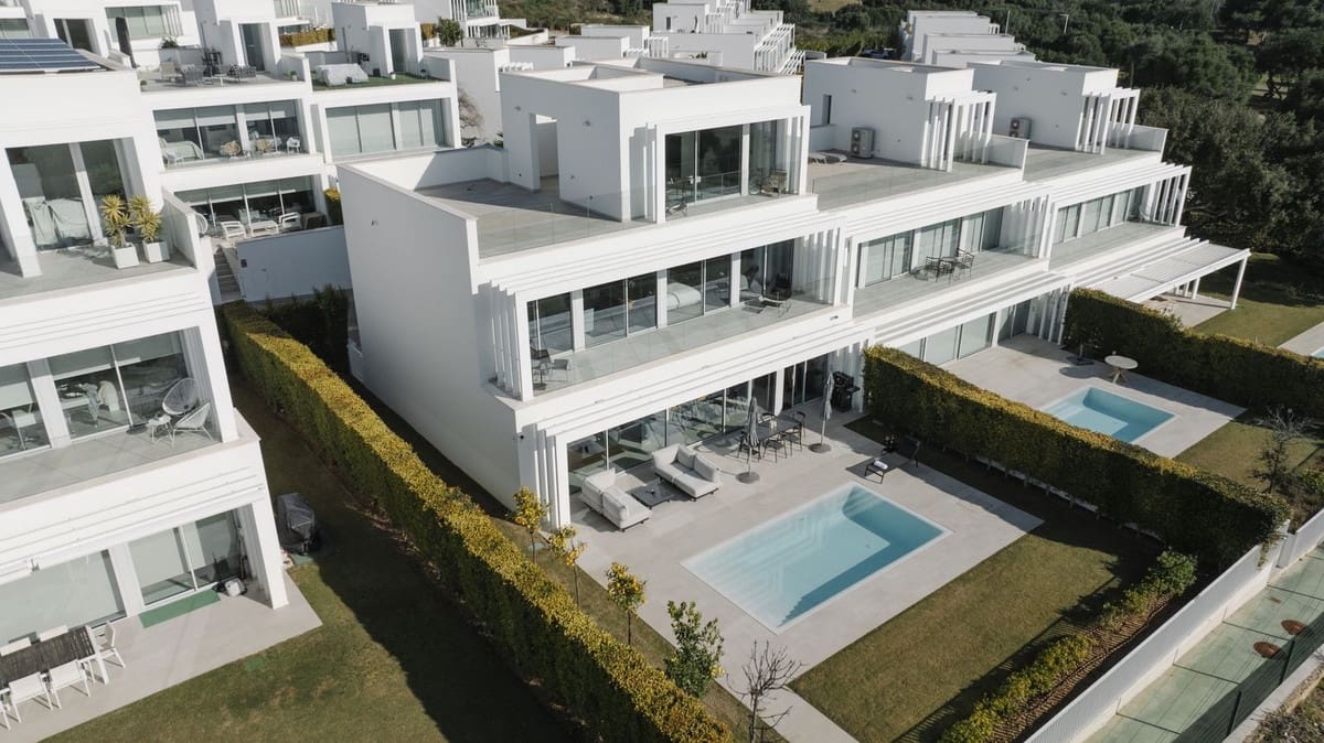 5 soveværelse Villa til salg i Sotogrande med swimmingpool - € 1.550.000 (Ref: 8807447)