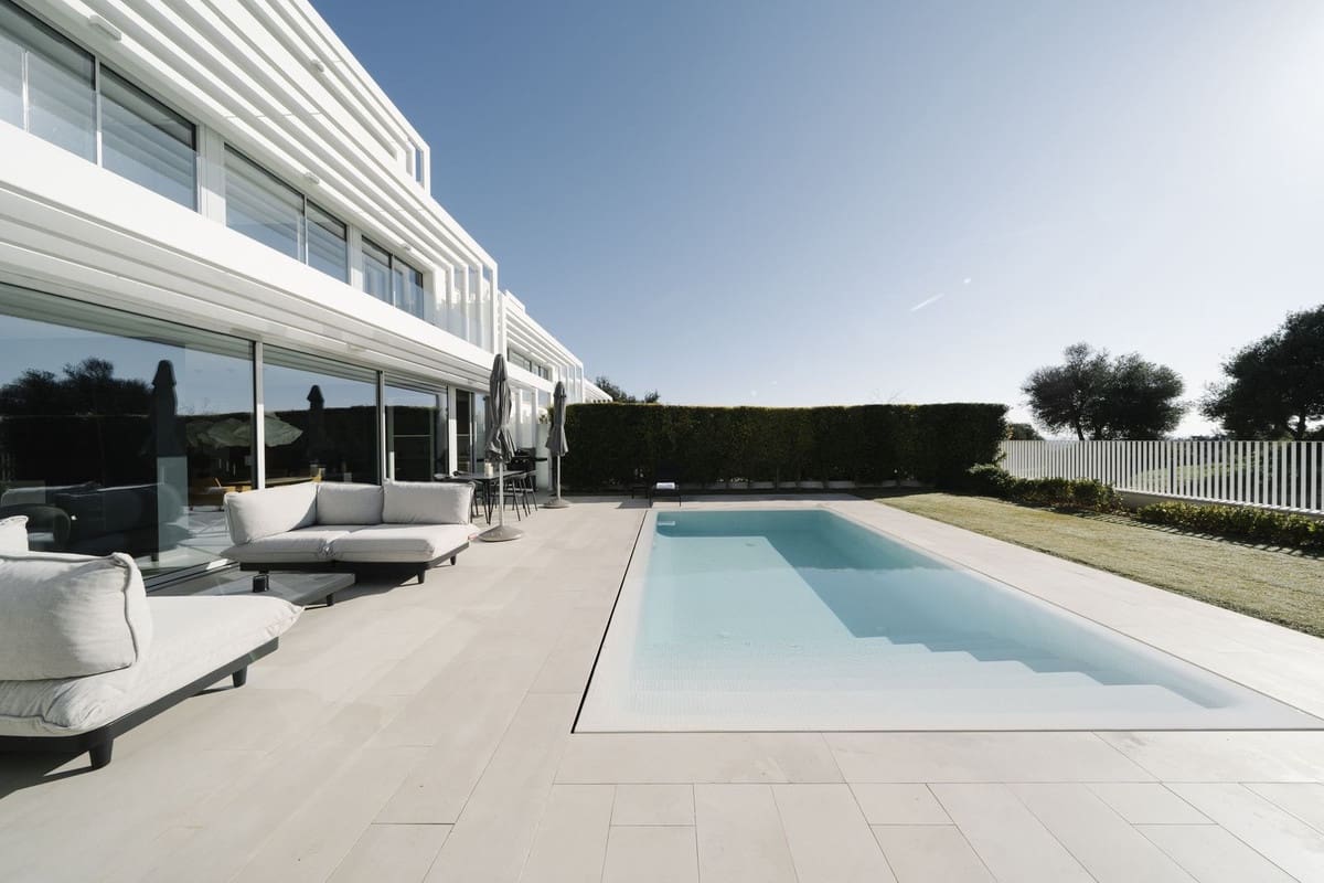 5 bedroom Villa for sale in Sotogrande with pool - € 1,550,000 (Ref: 8807447)