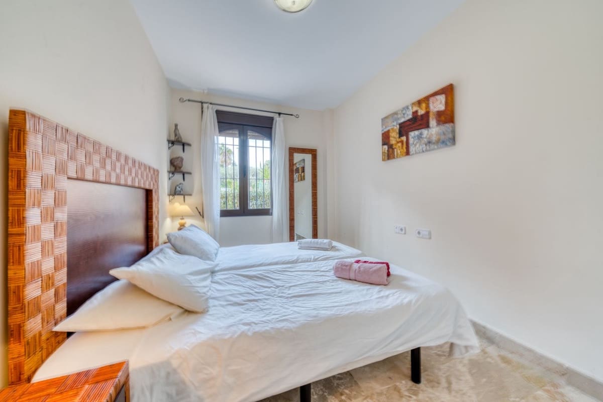 2 bedroom Apartment for sale in Estepona with pool garage - € 359,000 (Ref: 8816605)