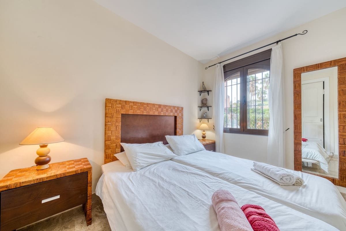 2 bedroom Apartment for sale in Estepona with pool garage - € 359,000 (Ref: 8816605)