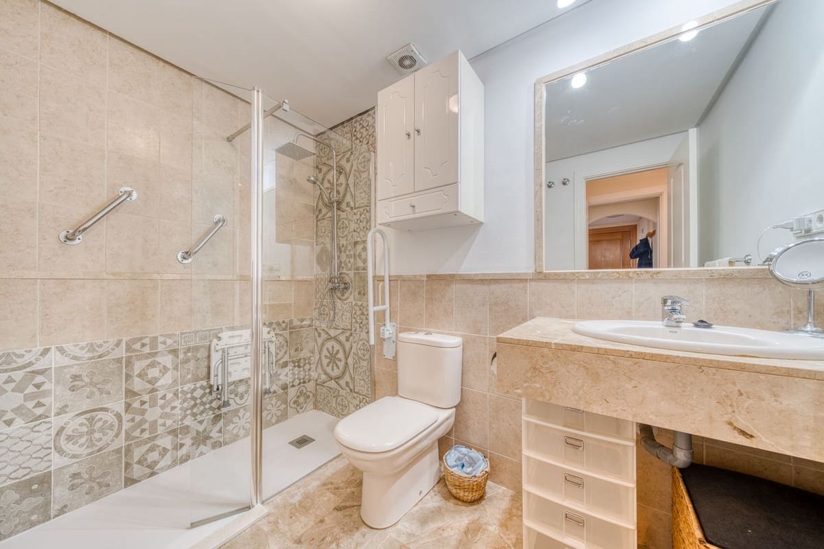 2 bedroom Apartment for sale in Estepona with pool garage - € 359,000 (Ref: 8816605)