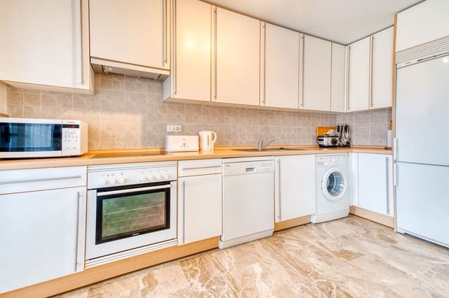 2 makuuhuone Huoneisto myytävänä paikassa Estepona mukana uima-altaan 
autotalli - 359 000 € (Ref: 8816605)