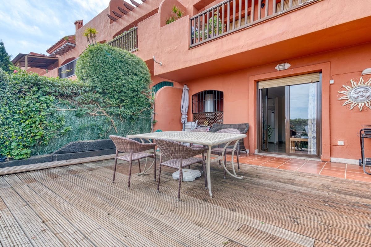 2 bedroom Apartment for sale in Estepona with pool garage - € 359,000 (Ref: 8816605)