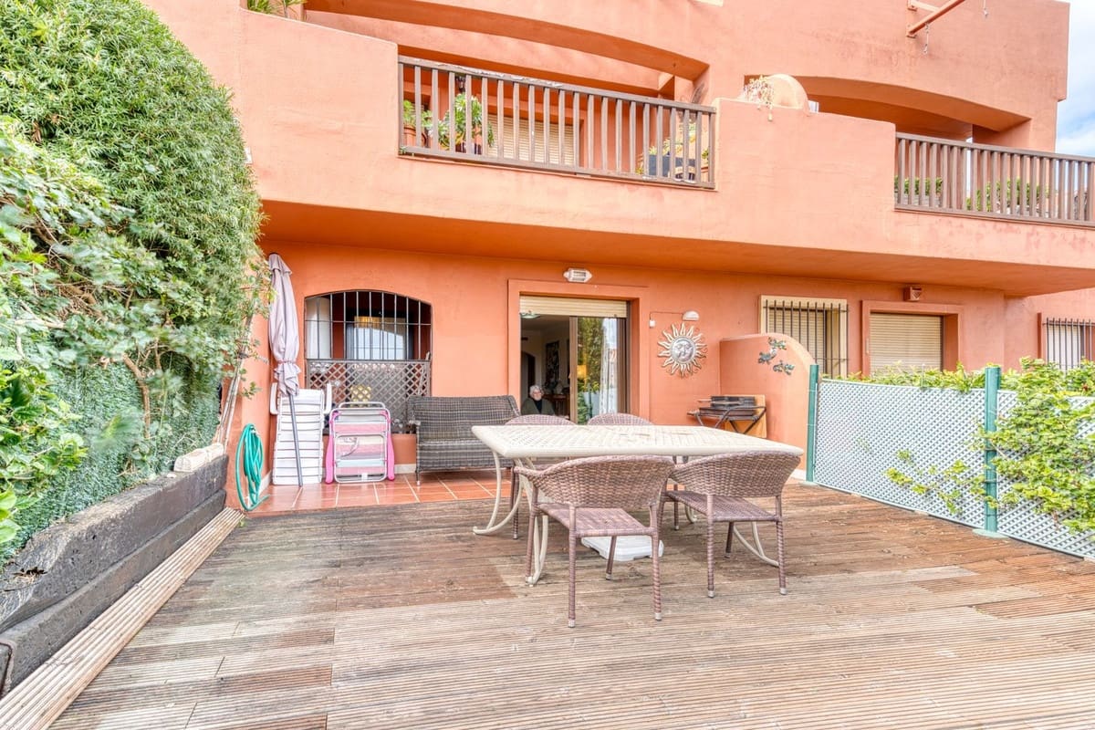 2 bedroom Apartment for sale in Estepona with pool garage - € 359,000 (Ref: 8816605)