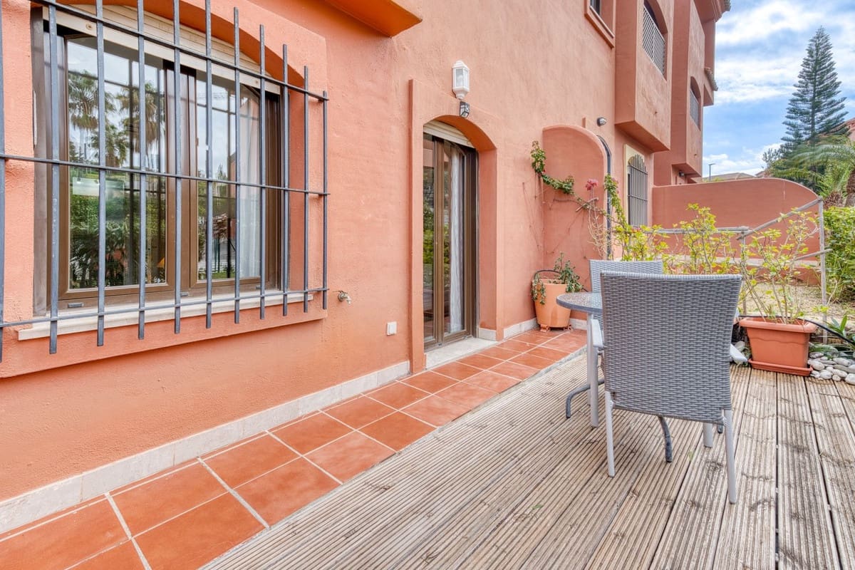 2 bedroom Apartment for sale in Estepona with pool garage - € 359,000 (Ref: 8816605)