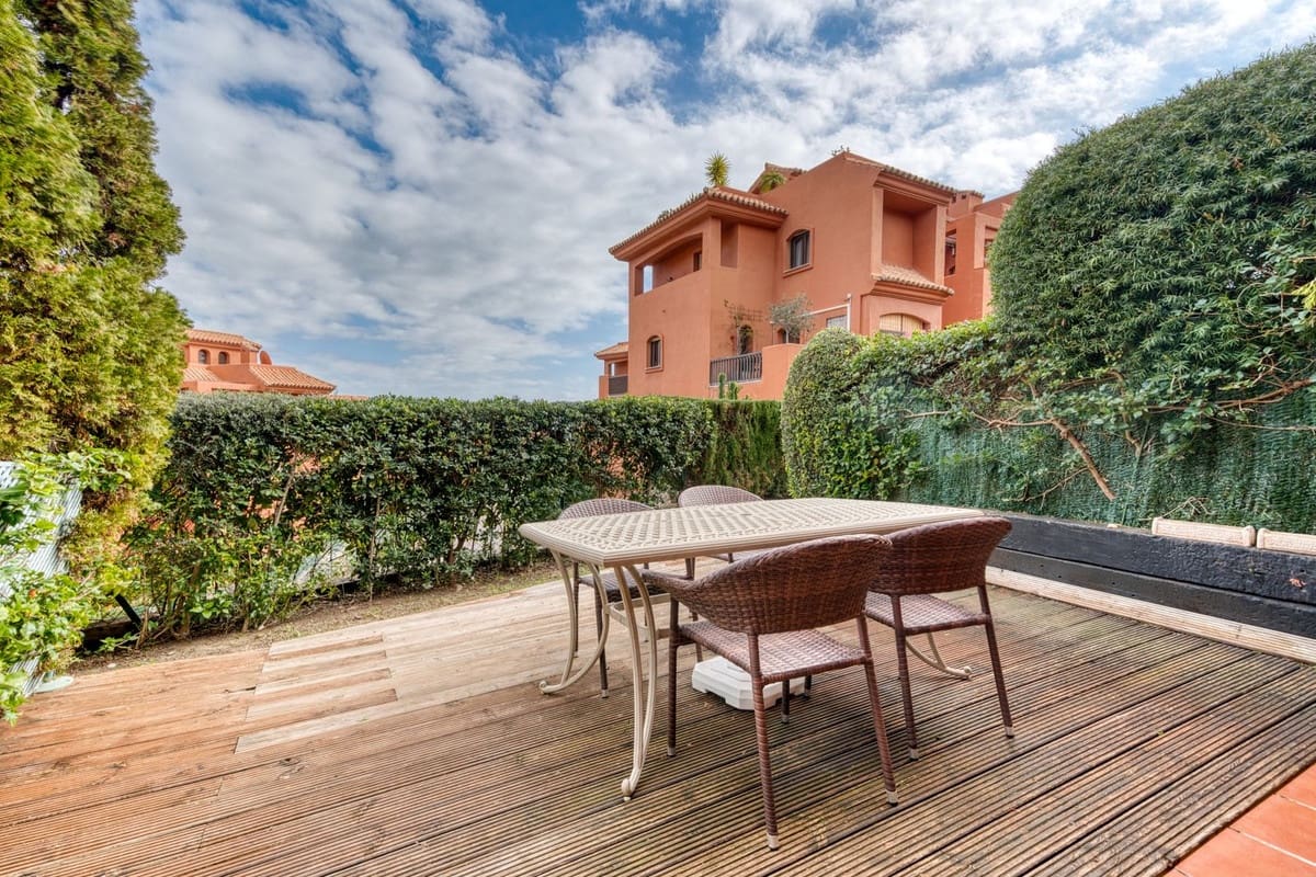 2 bedroom Apartment for sale in Estepona with pool garage - € 359,000 (Ref: 8816605)